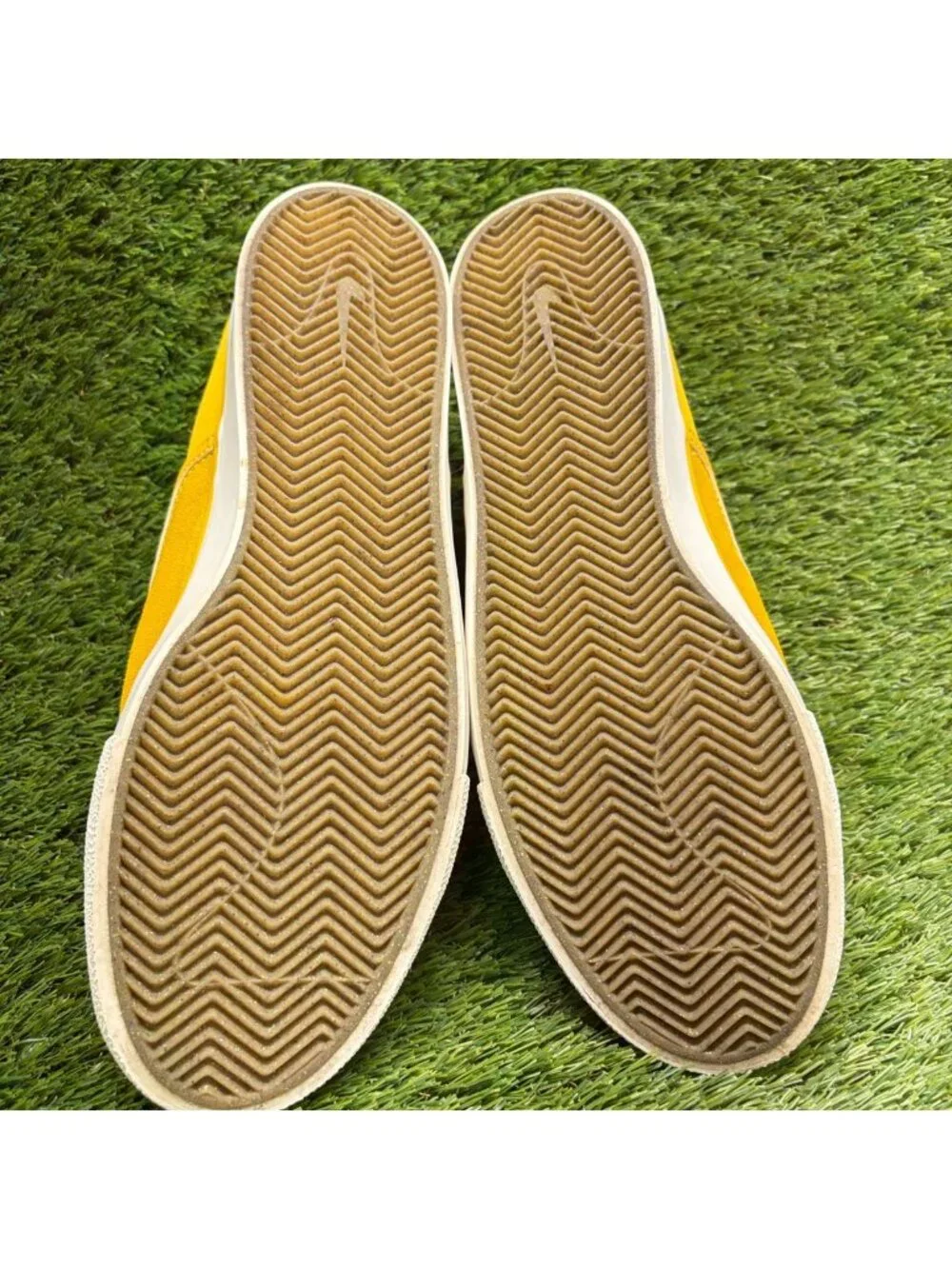 Nike SB Zoom Verona Slip Premium Mens Size 9.5 Yellow Athletic Shoes Sneakers